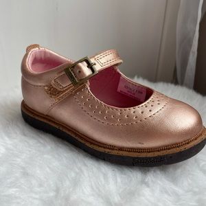 NEW Step & Stride Mary Jane, Girls Shoe size 7.5, Champagne.